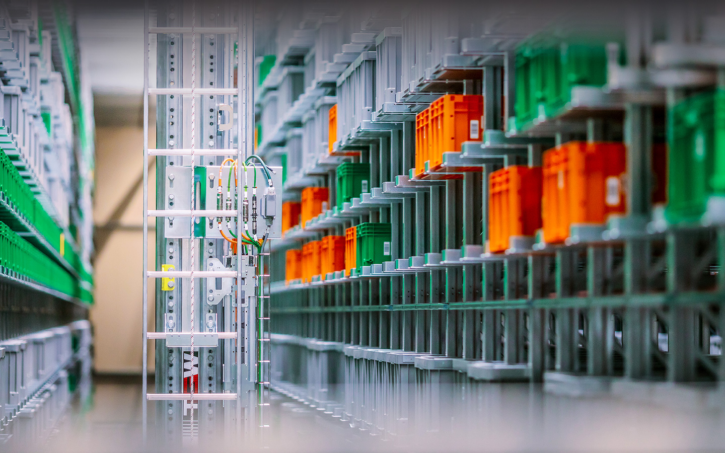 Orange and green boxes on gray shelves in a storage station (Photo)