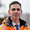 Individual Portrait of Matthias Magnor in an orange safety jacket (Photo)