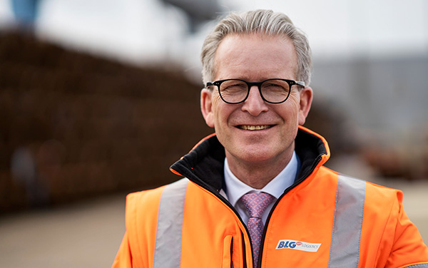 Individual Portrait of Michael Blach in an orange safety jacket (Photo)