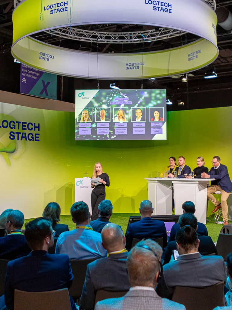 BVL Start-up Award, green stage with screen and audience (Photo)