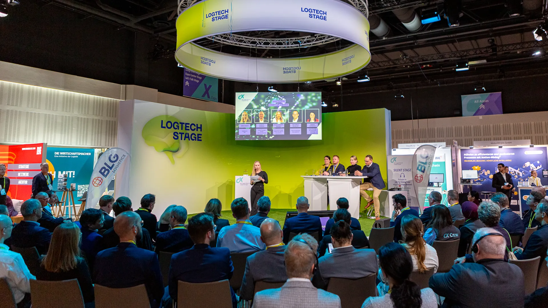 BVL Start-up Award, green stage with screen and audience (Photo)