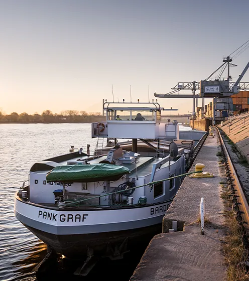 Preview image, boat at the harbor at sunset (Photo)